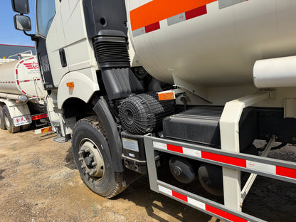 New J6P‑350 350 hp 6X4 Oil Tank Truck