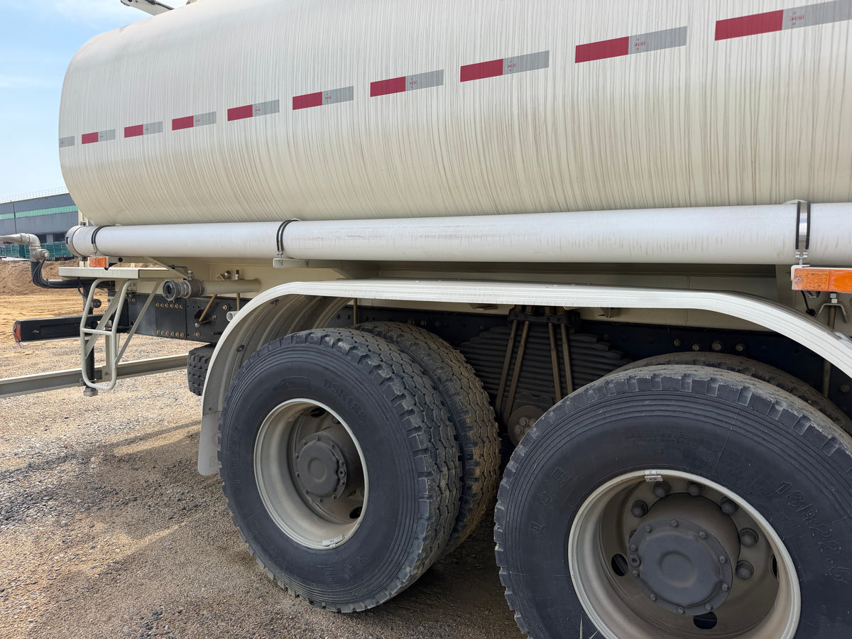 New J6P‑350 350 hp 6X4 Anti-corrosion Liquid Tank Truck