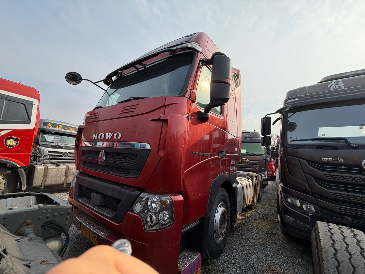 Used July 2020 SINOTRUK HOWO T7H Heavy Duty Version Manual Transmission 430 hp 6X4 Tractor Truck