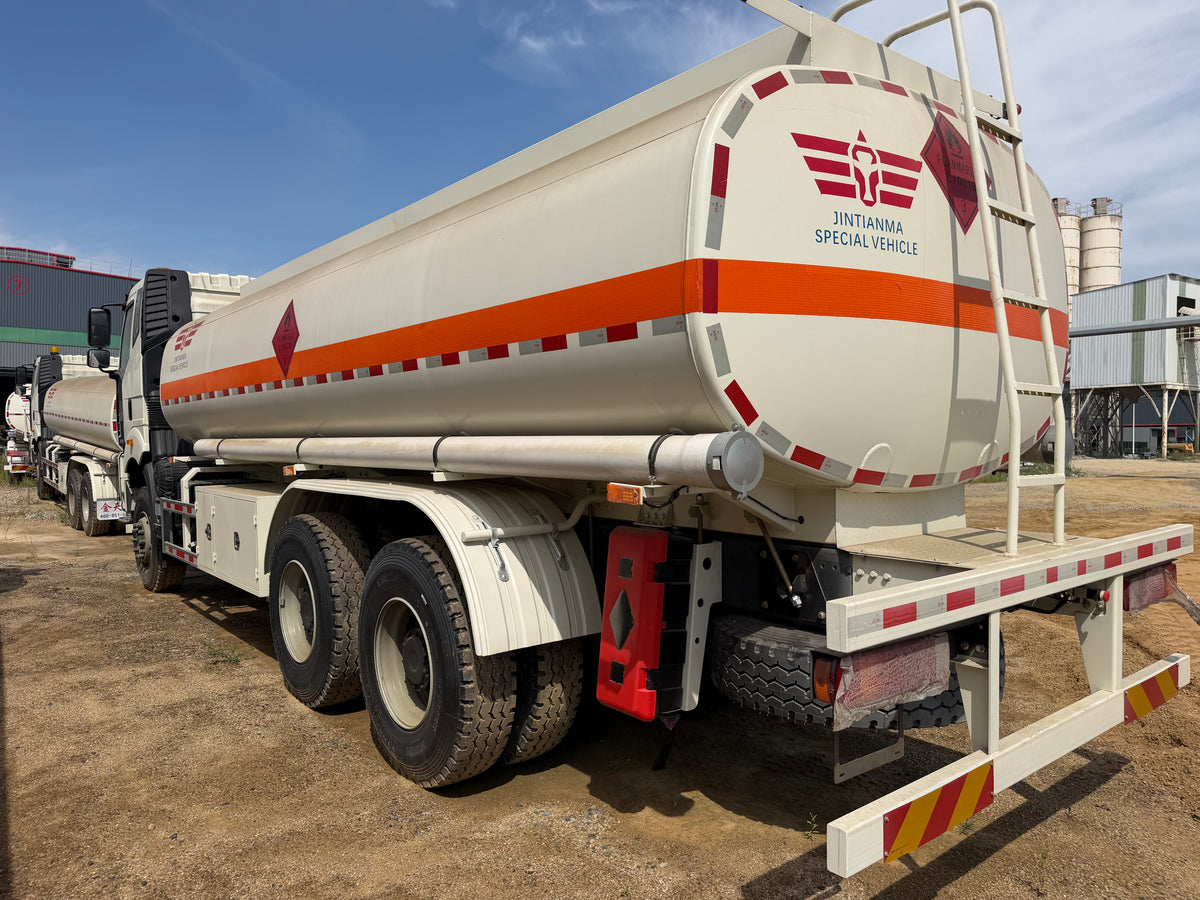 New J6P‑350 350 hp 6X4 Oil Tank Truck
