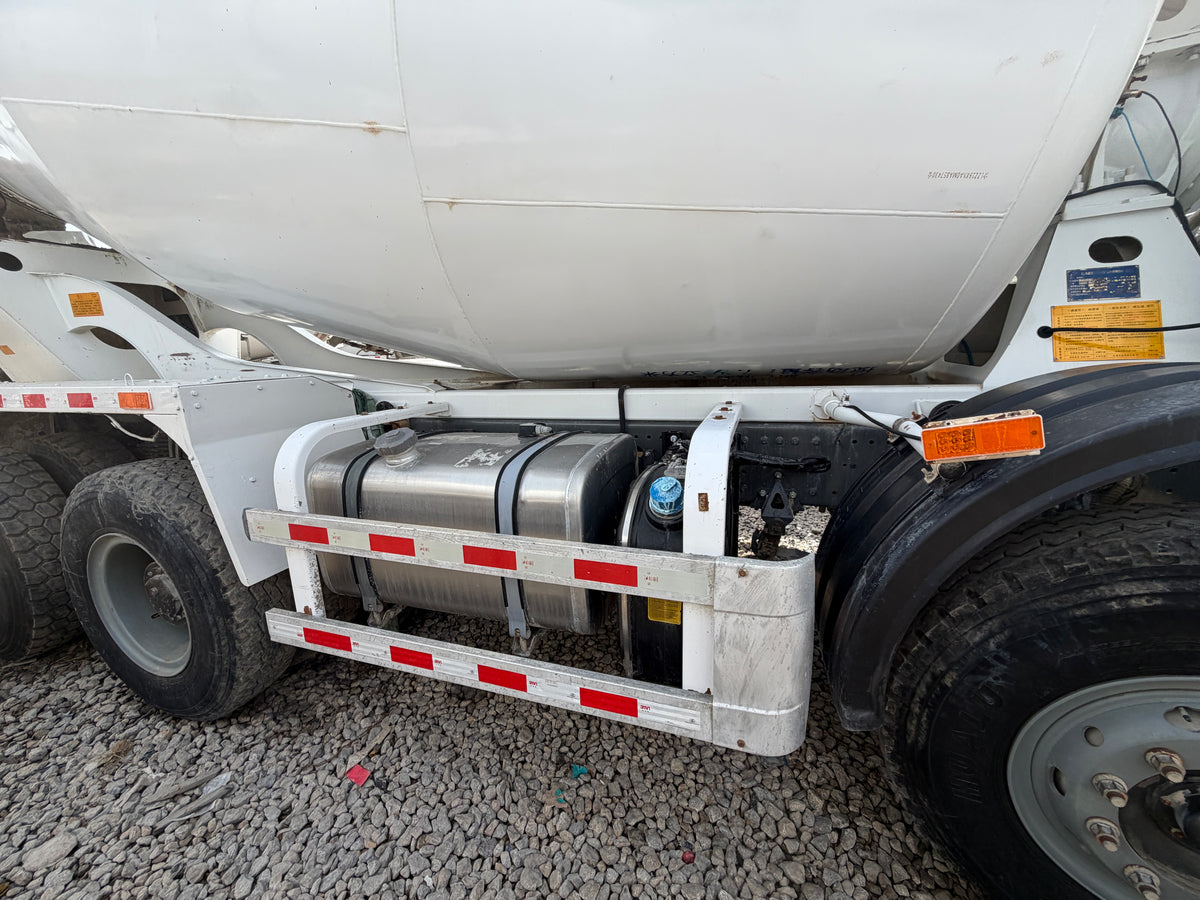 Used Sinotruk Howo TX 340-350 hp 8X4 10-12m³ Concrete Mixer Truck