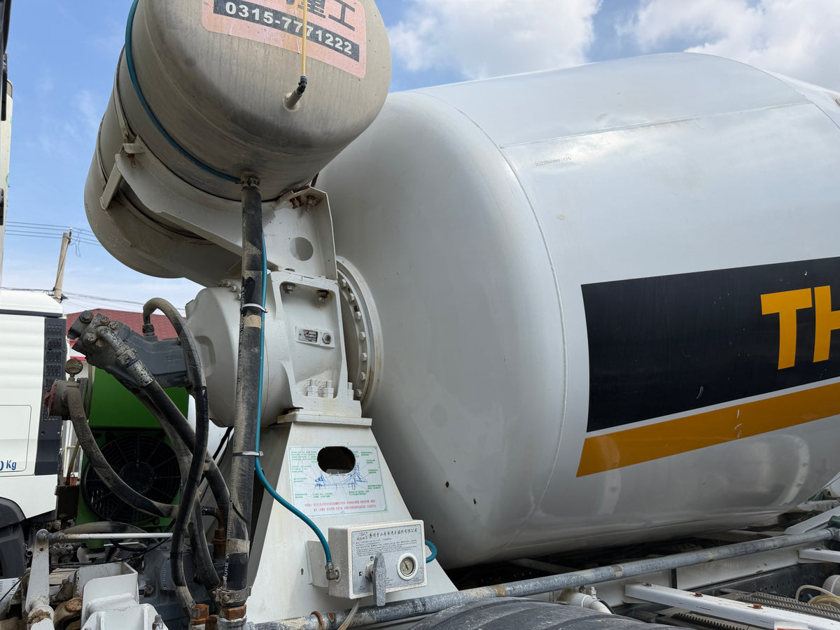 Used Shacman Delong M3000S 340 hp 8X4 8-12m³ Concrete Mixer Truck