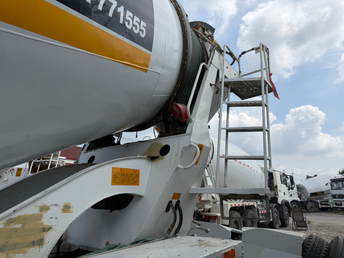 Used Shacman Delong M3000S 340 hp 8X4 8-12m³ Concrete Mixer Truck