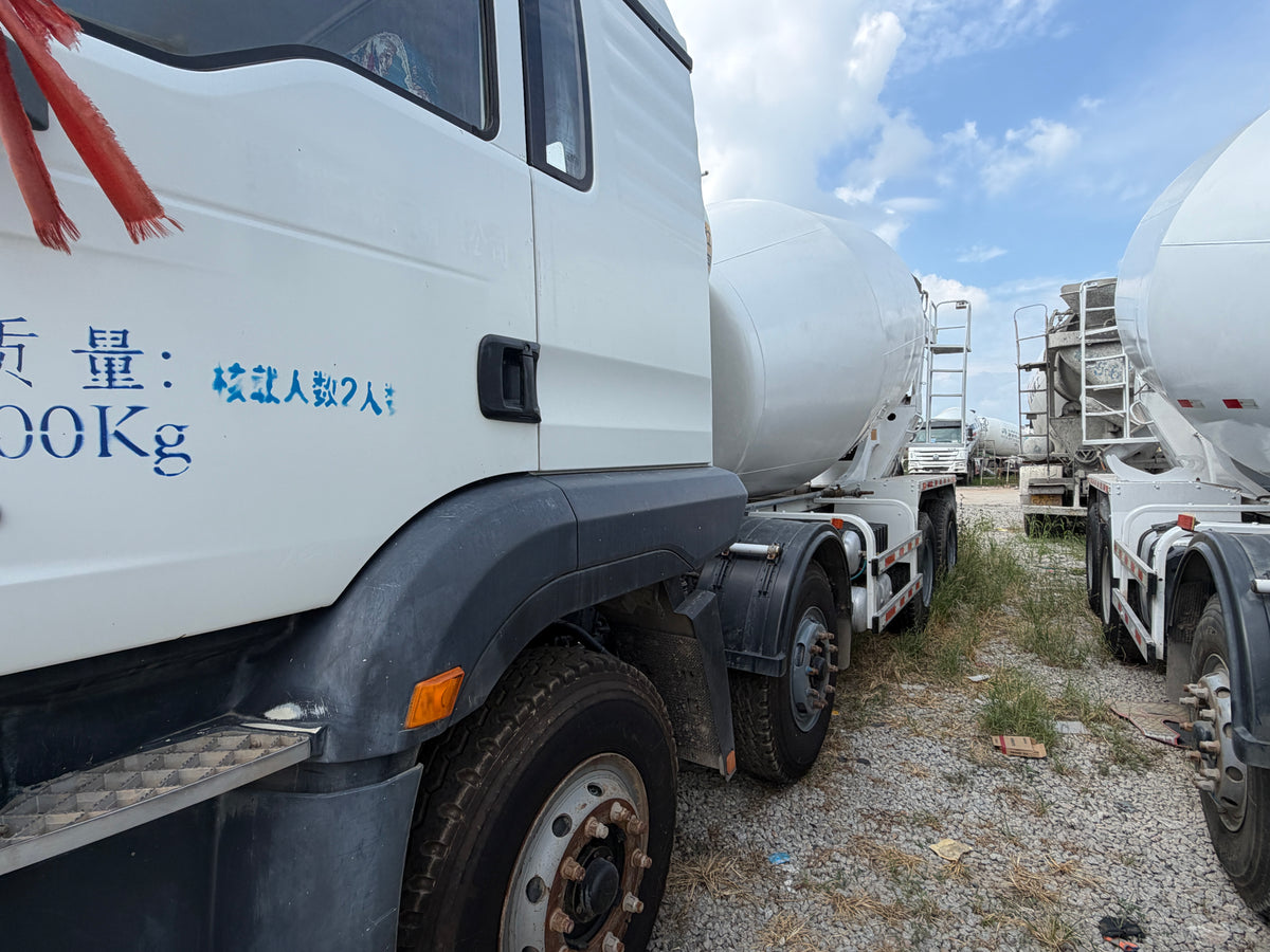 Used Shacman Delong M3000S 350 hp 8X4 7.85m³ Concrete Mixer Truck