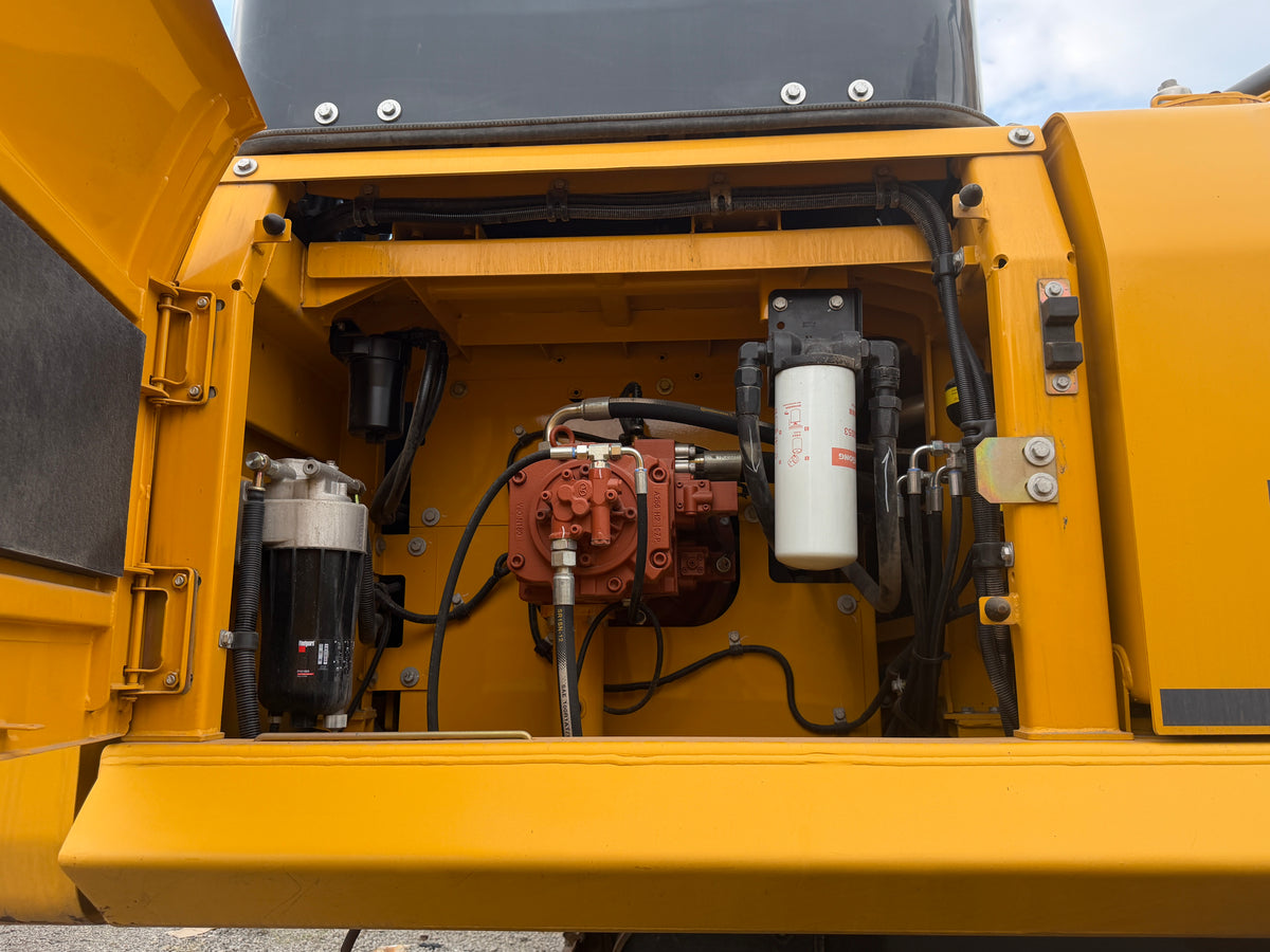 Used 2024 LIUGONG CLG938EHDG4 38.5 t Crawler Excavator – Unit 938F