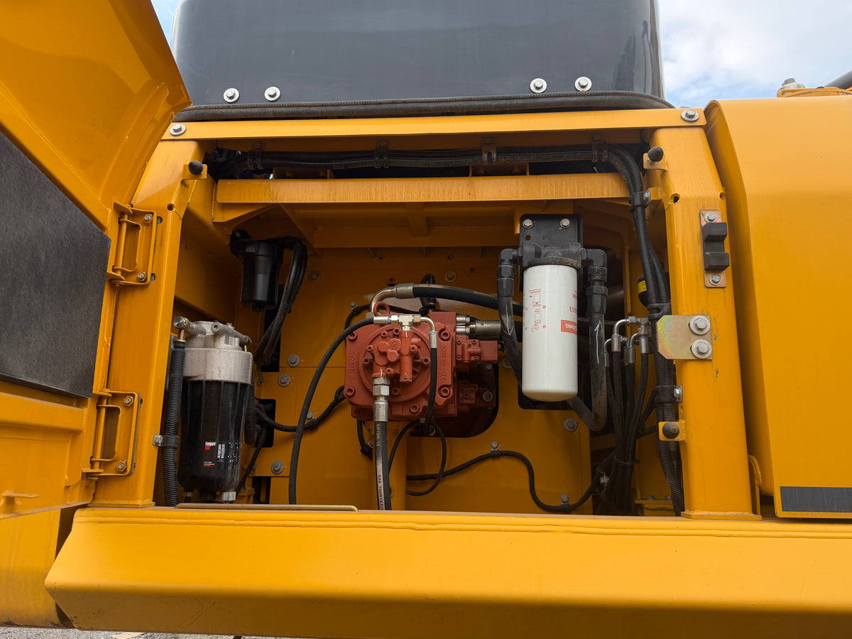 Used 2024 LIUGONG CLG938EHDG4 38.5 t Crawler Excavator – Unit 938F