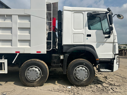 Remanufactured Sinotruk Howo 371 hp 8X4 Dump Truck