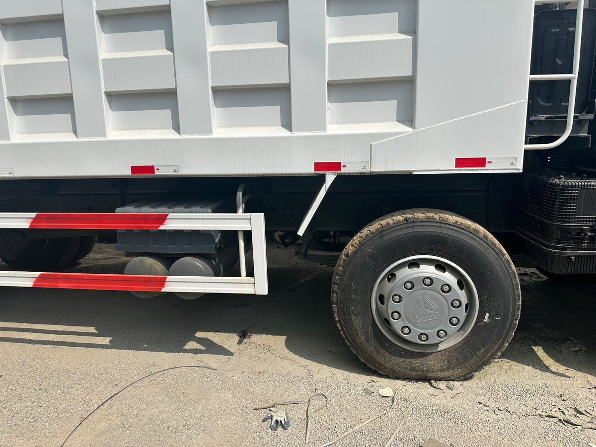 Remanufactured Sinotruk Howo 371 hp 8X4 Dump Truck
