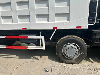 Remanufactured Sinotruk Howo 371 hp 8X4 Dump Truck