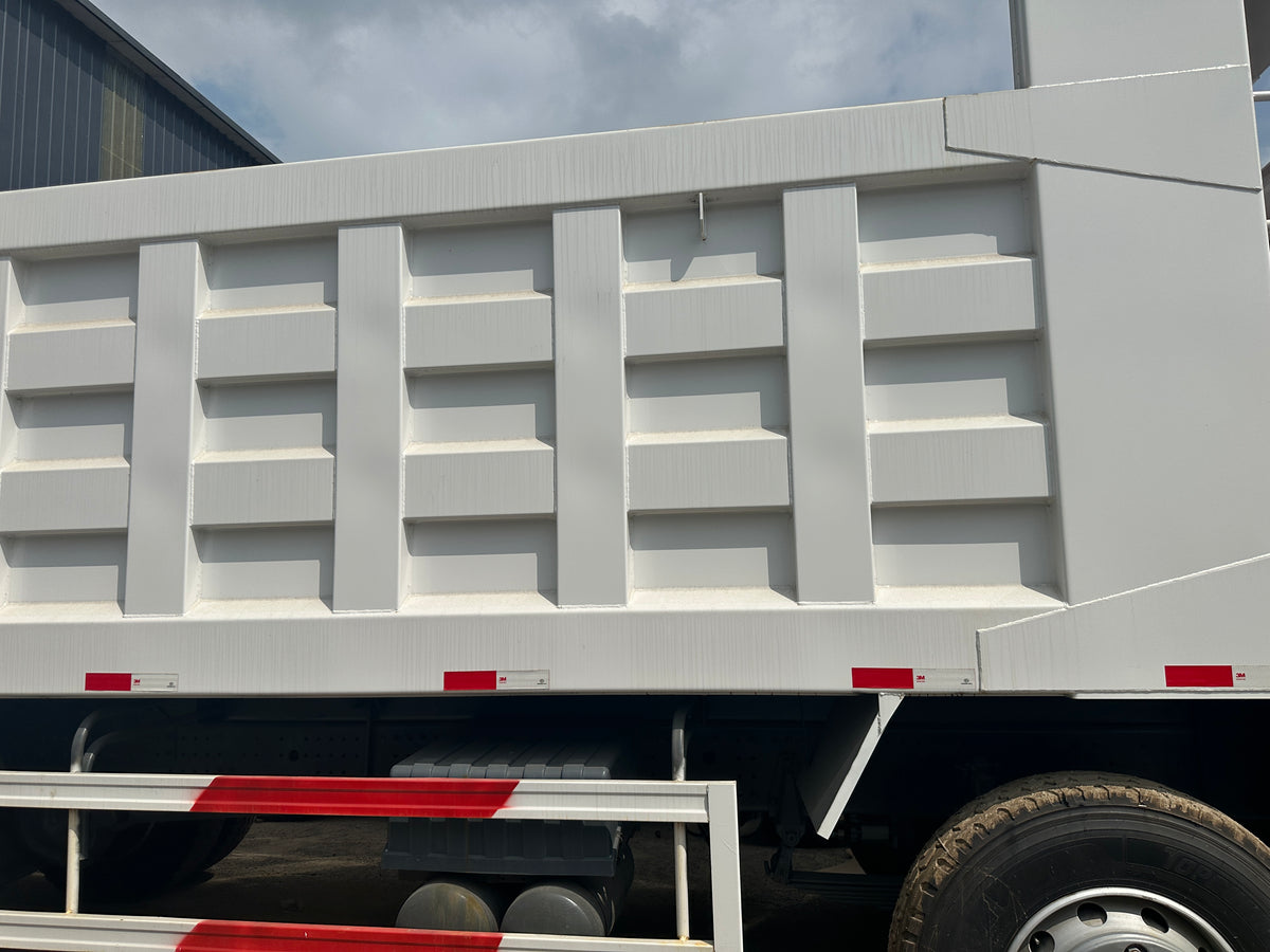 Remanufactured Sinotruk Howo 371 hp 8X4 Dump Truck