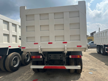 Remanufactured Sinotruk Howo 371 hp 8X4 Dump Truck
