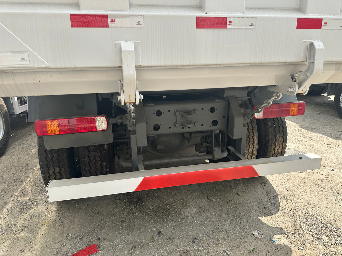 Remanufactured Sinotruk Howo 371 hp 8X4 Dump Truck