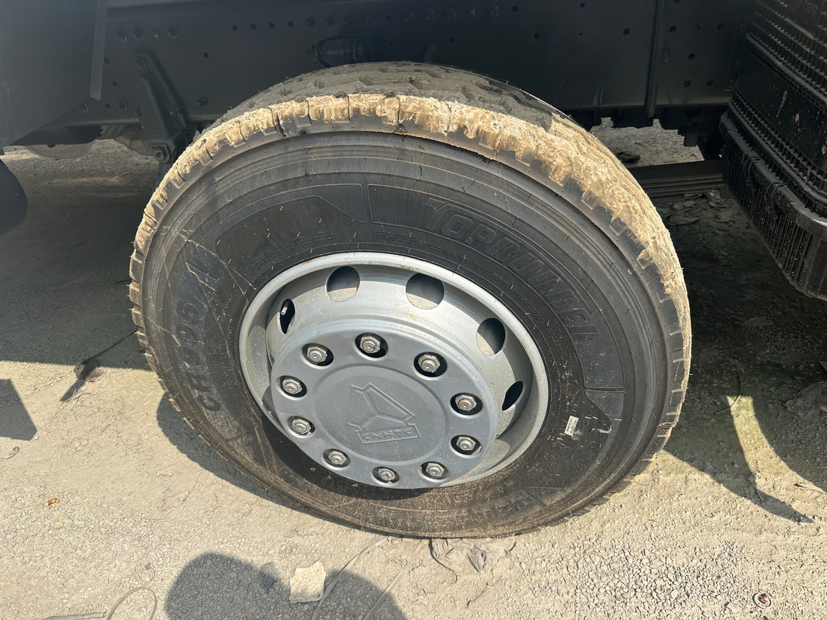 Remanufactured Sinotruk Howo 371 hp 8X4 Dump Truck
