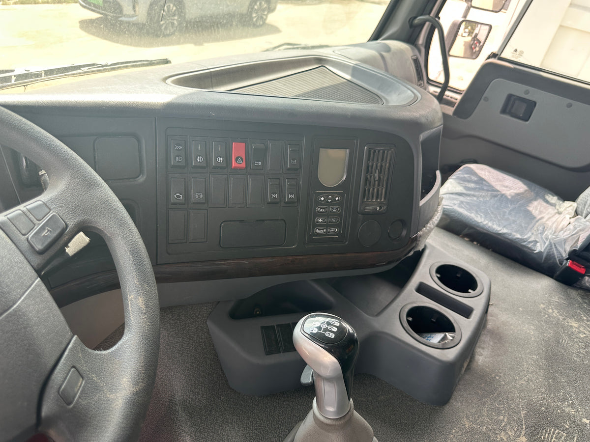Remanufactured Sinotruk Howo 371 hp 8X4 Dump Truck