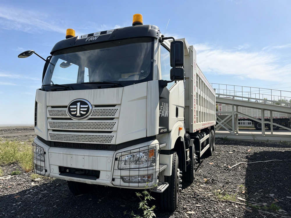 New FAW Jiefang J6P‑390 390 hp 8X4 Dump Truck
