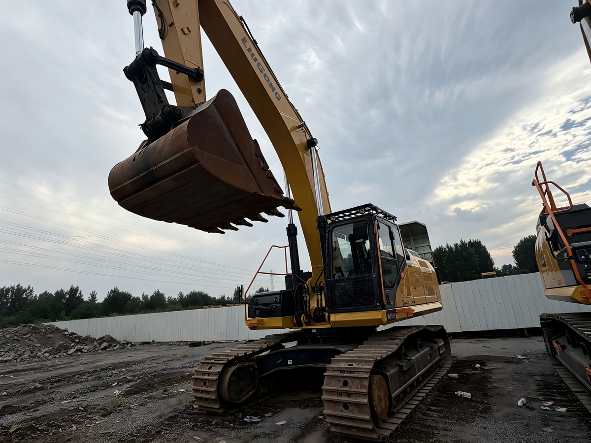Used 2025 LIUGONG CLG939FGA 39.8 t Crawler Excavator – Unit 939F