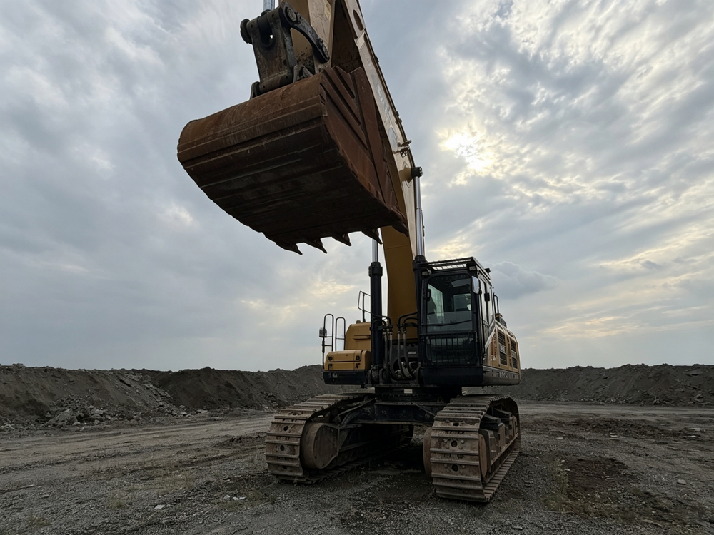 Used SANY SY870H 78.6 t Crawler Excavator - Unit 870H