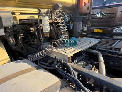 Used August 2018 SHACMAN Delong X3000 Heavy Duty Version Manual Transmission with Hydraulic Retarder 1,058,069km 550 hp 6X4 Tractor Truck