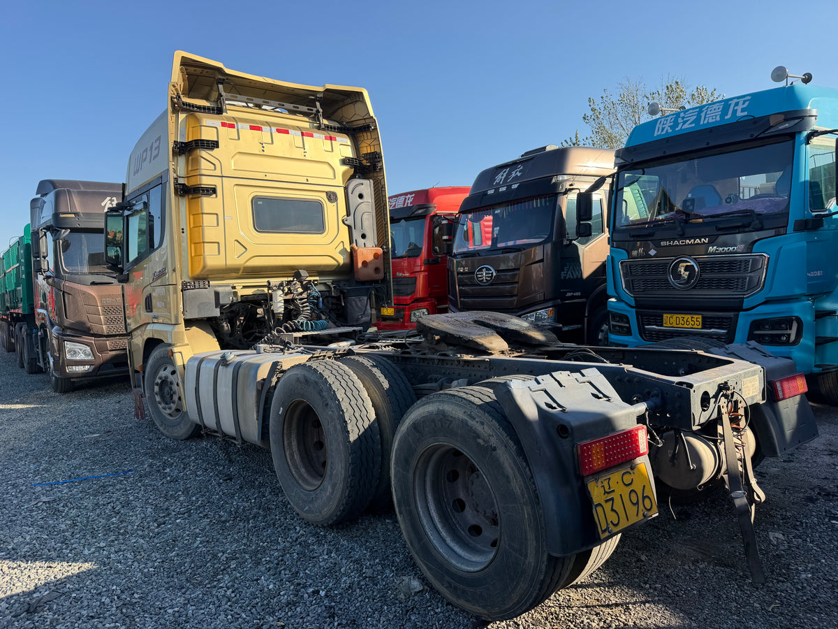 Used August 2018 SHACMAN Delong X3000 Heavy Duty Version Manual Transmission with Hydraulic Retarder 1,058,069km 550 hp 6X4 Tractor Truck